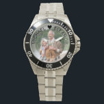 Bröllop-årsdagen för Anpassningsbarna Fotopaketet Armbandsur<br><div class="desc">Personligens fotoklocka för din bröllop-årsdag (eller anpassa dig efter vad du vill!). Mallen är inställd så att du kan lägga till ett eget foto och du kan även redigera all text om du vill. Ordalydelsen sitter på ett halvgenomskinligt gräns-överlägg ovanför fotot. Exempeltexten lyder "NAMN ♥ NAMN ... "I modern versaltypografi....</div>