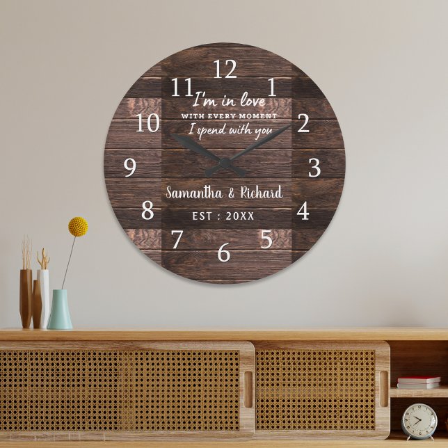 Bröllop-årsdagen för citatet av Rustic Wood Kärlek Stor Klocka (Rustic Wood Love Quote Wedding Anniversary Large Clock)