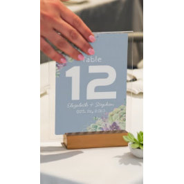 Bröllop Bordsnummer som ligger på sukulatanläggnin