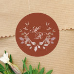 Bröllop Burgundy Monogram Classic Anpassningsbar Runt Klistermärke<br><div class="desc">Lägg till en liten charm med elegant bröllop-dekalen i rikens burgundi, perfekt som kuvertförsegling eller bröllopsfavärde. Den enkla, men ändå förfinade klassiska designen har en monogrammad initialer av bruden och groomen och kompletterar de rena och klassiska bröllop-temana. Anpassa det för att fira paret i stil och upphöja bröllop-skrivbordet eller -favoriterna...</div>