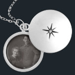 Bröllop charm | minnesfotodiagram berlockhalsband<br><div class="desc">Bröllop charm | Photoshop Locket Necklace // Obs! Foto som används är endast en platshållarbild. Du måste byta ut det mot ett eget foto innan du beställer eller skriver ut det. Kontakta mig om du behöver hjälp med detta.</div>