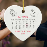 Bröllop Date Heart Calendar (hjärtkalender) Julgransprydnad Keramik<br><div class="desc">Bröllop Datum Hjärtkalender,  gift keramiskt prydnadsämne. Matchande objekt är tillgängliga.</div>