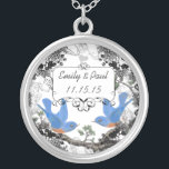 Bröllop Datum Lucky Bluebird-årsjubileum Silverpläterat Halsband<br><div class="desc">Keepsaké Necklaces Välj antingen Silver Plattat eller Sterling silver</div>