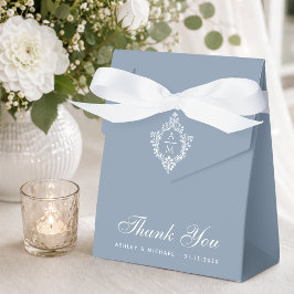 Bröllop Dusty Blue Crest Monogram Vit Script Presentaskar