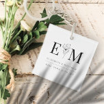 Bröllop Elegant Chic Modern monogram Foliage<br><div class="desc">Sammansatt av enkelt rakt infogat ramar med klassisk kursiv stil och serif-typografi. Dessa inslag är enkla,  tidlösa och klassiska.. Detta är designat av White Papper Birch Co. exklusiv för Zazzle. Finns här: http://www.zazzle.com/store/whitepaperbirch</div>