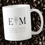 Bröllop Elegant Chic Modern monogram Foliage Kaffemugg<br><div class="desc">Sammansatt av enkelt rakt infogat ramar med klassisk kursiv stil och serif-typografi. Dessa inslag är enkla,  tidlösa och klassiska.. Detta är designat av White Papper Birch Co. exklusiv för Zazzle. Finns här: http://www.zazzle.com/store/whitepaperbirch</div>