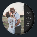 Bröllop Elegant Modern Spara datumfoto Magnet<br><div class="desc">Skicka gästerna en långvarig behandling med det här sparandet av datumcirkulär magnet.</div>