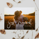 bröllop-foto, romantiskt för ny gifta Elegant Vykort<br><div class="desc">Har du bestämt dig för att rymma? Vill du meddela att du bara gifte dig med har?  nyheterna om giftermål med det här vackra bröllop-fotokortet,  anpassadets fullständiga typsnitt och färg.</div>