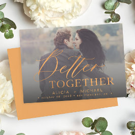 Bröllop-fotot med rosa orange-skript spara datumet