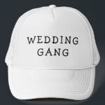 BRÖLLOP GANG BACHELOR TUCKER HAT KEPS<br><div class="desc">Gratulera till högtiden före bröllop i stil med vår Bröllop Gang Bachelor Tucker Hat. Detta är perfekten för marskalkarna, vännerna eller någon i bröllop-gänget som tittar att lägga till en roligt till bilfesten. Hatten har en elegant och klassisk design med "Bröllop Gang" som är modigt broderad på framsidan, skapar det...</div>