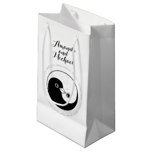 BRÖLLOP GLOSSY GIFT BAG Small. b/w YinYang-duvor
