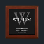Bröllop Groomsman Gift Namn Date Elegant Coola Minnesask<br><div class="desc">Bröllop Groomsman Marskalkars Gift Monogram Initial Plus Namn och Coola för datumElegant Keepsaké Gift box. Klicka på Anpassa den här mallen om du vill anpassa den med ditt monogramefternamn som första namn, ditt första namn och datum snabbt och enkelt. Matchande Groomsman Gift-objekt i Groomsman Gift Collection i den här butiken....</div>