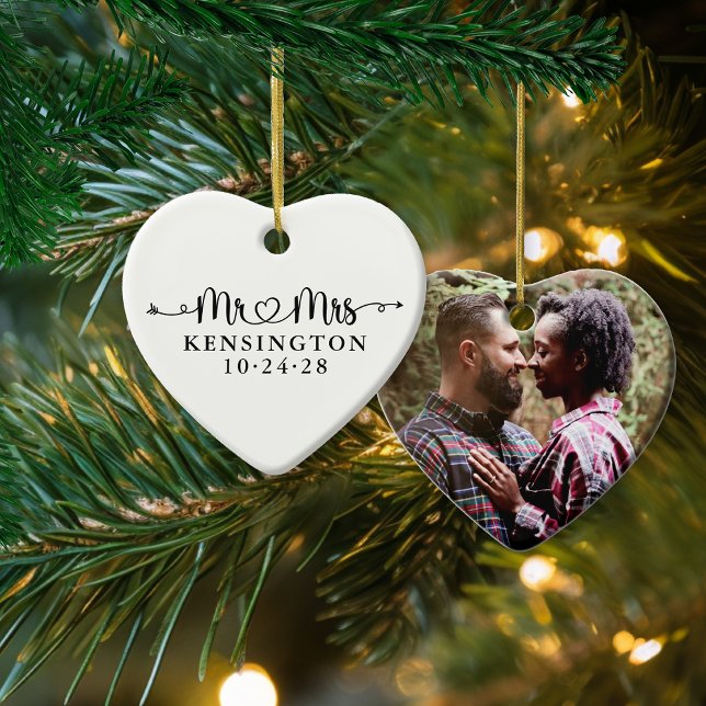 Bröllop Heart Arrows Newlyed Photo Julgransprydnad Keramik (Wedding Heart Arrows Mr Mrs Newlywed Photo Ceramic )