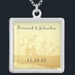 Bröllop Heart Beach-årsjubileum Silverpläterat Halsband<br><div class="desc">Behåll Necklaces Välj antingen Silver Plattat Guld Avsluta eller Sterling silver Unik Personlig Anpassningsbar !st Bröllopsfest för julklapp av Bröllop Keepsakt Necklaces - om du vill ändra bakgrund färg - klicka på anpassa - klicka på redigera - välj sista verktyg i rullgardinsmenyn och välj från ett av de färger som...</div>