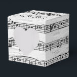Bröllop Lakan Music på Birch Presentaskar<br><div class="desc">Musikkomposition på vit födelsemodell under bröllop</div>