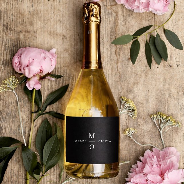 Bröllop Monogram Elegant Minimal Snyggt Black (Personalized wedding bottle labels for favors, showers, receptions, and welcome drinks)
