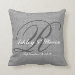 Bröllop Monogram Grått Rustic Linen-utseende Kudde<br><div class="desc">Personlig Rustic tittar linens grått-bakgrund med en monogramstart. Design är en teckning av Amelia Carrie. Gör en underbar gåva till Newlyweds,  antikvarier och andra särskilda tillfällen. Mycket trendig och en trevlig accent biet för ett sovrum,  ett vardagsrum,  en favoritstol osv. Anpassa med namn,  ursprungligt datum och datum.</div>