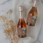 Bröllop pampas eucalyptus modern mr och Mrs party<br><div class="desc">Bröllop-vin-etiketten Mr. och Mrs. pampas-gräs,  eukalyptus botaniskt svart,  vit,  teracotta och sage grönt modern boho-elegant budgetera party-dekorgåva.</div>
