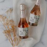 Bröllop pampas eucalyptus modern mr och Mrs party<br><div class="desc">Bröllop-vin-etiketten Mr. och Mrs. pampas-gräs,  eukalyptus botaniskt svart,  vit och sage grönt modern boho-elegant budgetera party-dekorgåva.</div>