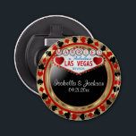 Bröllop par Las Vegas Stil - Red Flasköppnare<br><div class="desc">Flaska-öppnare. Bröllop par Las Vegas Stil i rött och guld. 📌 Om du behöver anpassa ytterligare klickar du på knappen "Klicka för att anpassa ytterligare" eller "Anpassa eller redigera design"och användor verktyg för att ändra storlek, rotera, ändra text färg, lägga till text och så mycket mer som möjligt. ⭐ Den...</div>