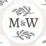 Bröllop par Monogram Elegant Botaniskt Runt Klistermärke<br><div class="desc">Lägg till en liten klass till bröllop med den här unika personligen med ett första botaniskt löv-design i monogram. Modern,  minimalistisk och enkel serif-typsnitt för ett sofistikerat utseende. Perfekt för din inbjudan och serviceboxar. Originalkonst av Nic Squirrell.</div>