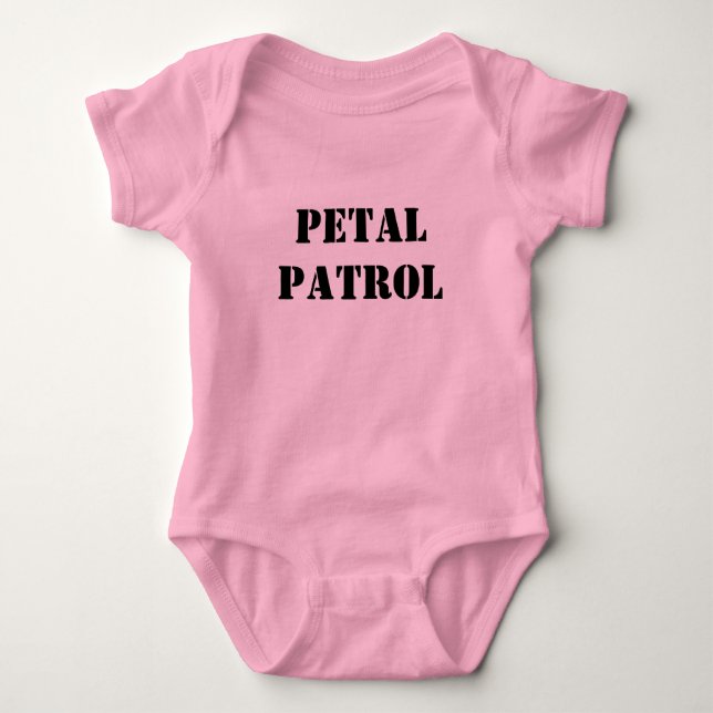 Bröllop Petal Patrol Brudens sida Tee Shirt (Framsida)