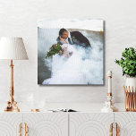 Bröllop Photo Personlig Keepsaké Namn Datum Canvastryck<br><div class="desc">Lägg till text i dina foton från bröllop och skriv ut dem på en arbetsyta. Gör en underbar nyckelminnesgåva för nyfödda eller ett par.</div>