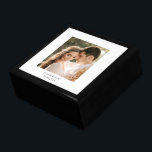 Bröllop Photo Wood Keepsaké Minnesask<br><div class="desc">En elegant personlig bröllop fotovirke lackerad keepsakbox. Byt ut det här fotot mot ett eget favoritfoto från bröllop.</div>