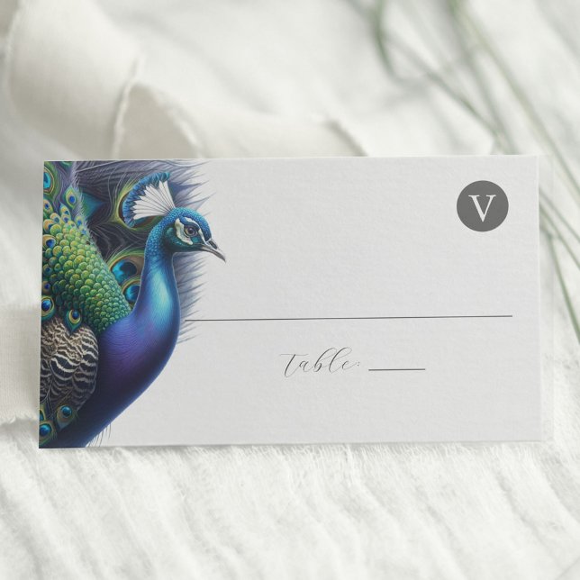 Bröllop-platskort för vattenfärgsskaldjur placeringskort (Place cards watercolor peacock in shades of royal blue, green and purple Do Tell A Belle)