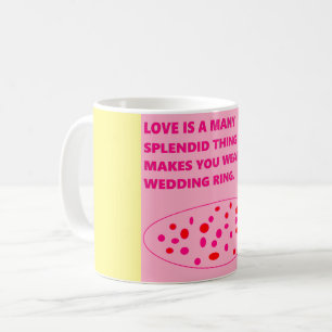 Bröllop ring meddelande om gulten vid mugg rosa