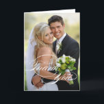 BRÖLLOP TACK FOTOKORT | VITSCRIPT<br><div class="desc">BRÖLLOP TACK FOLDEKORT | VITA SKRIPT MED TVÅ WDDING-FOTOS. Anpassa med fotografierna på framsidan och på insidan och anpassa texten till tacket. Vackert kort med "Tack" i ett skript med blommor på fotografiet. Använda om mallen frågar eller klicka på "anpassa" och har större frihet att anpassa kortet. Endast exempelbild. Elke...</div>