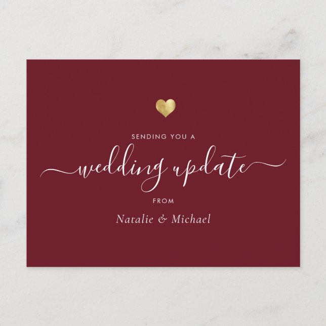 Bröllop Update Elegant Script Guld Heart Burgundy Vykort (Framsida)