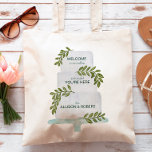 Bröllop Välkommen Tote Bag med Cake Illustration Tygkasse<br><div class="desc">Den här söt vattenfärgen i bröllop-kakan med grönt gör en underbar välkomstväska för bröllop. Du kan anpassa all text för evenemanget.</div>