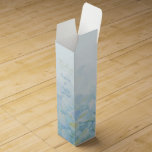 Bröllop vin personlig vattenzon vin box vinlåda<br><div class="desc">Fotografisk hydrangea blue grönt vin box. Modern blommigt i bröllop är en del av den stationära Hydrangea bröllop. Idealisk till ge vin på en trädgårdsbröllop,  möhippa eller repetitionsmiddag. Anpassa med din egen känsla,  brud och stam namn och bröllop. Sarah Trets unika fotografi och färg-behandling och utformning för www.mylittlewedding.com</div>