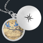 Bröllop Vintage Bluebirds Årsdag för årsjubileum Berlockhalsband<br><div class="desc">Behåll Necklaces Välj antingen Silver Plattat Guld Avsluta eller Sterling silver Unik Personlig Anpassningsbar !st Bröllopsfest för julklapp av Bröllop Keepsakt Necklaces - om du vill ändra bakgrund färg - klicka på anpassa - klicka på redigera - välj sista verktyg i rullgardinsmenyn och välj från ett av de färger som...</div>
