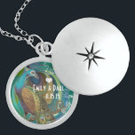 Bröllop Vintage Peacock-årsdagen för årsjubileum Sterling Silver Halsband<br><div class="desc">Bröllop Keepsaki Bröllopsfest Necklaces - om du vill ändra bakgrund färg - klicka på anpassa - klicka på redigera - välj sista verktyg i rullgardinsmenyn och välj från ett av de färger som visas eller ange din rgb-hex-kod för personligt bröllp färg- om du vill ändra teckensnittstecknet färg markerar du den...</div>