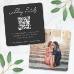 Bröllop webbplats | QR-kod - Minimalistisk fotoOSA Tilläggskort<br><div class="desc">Ett kort för fotomaterial på snyggt bröllop i ett modernt, minimalistiskt utformat stil med en elegant naturskripttypografi i klassiskt vitt på svart, med ett informellt stil-handskriftsteckensnitt. Texten kan enkelt vara personlig med din titel, bröllop webbplats, skannerbar QR-kod, meddelande och foto för en unik design av typen bröllop som kan ge...</div>
