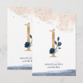 Bröllopsbord nummer i marinblått, rosafärgat och g inbjudningar