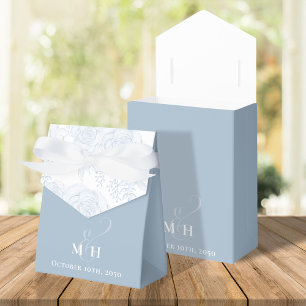 Bröllopsbuketter Dusty Blue Botanical Monogram Presentaskar