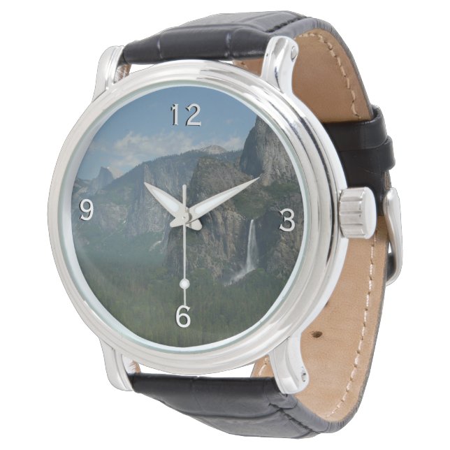 Bröllopsdunstfallen och Half Dome i Yosemite Armbandsur (Vinklad)