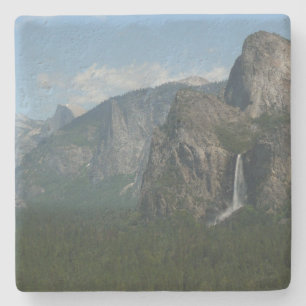 Bröllopsdunstfallet och Half Dome i Yosemite Stenunderlägg