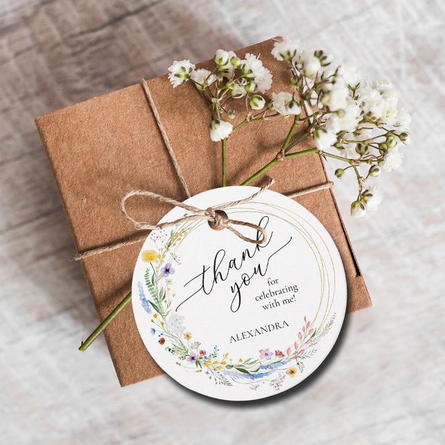 Bröllopsdusch för vilda blommor gåvor etiketter (Wreath of wildflowers bridal shower round favor tags)