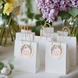 Bröllopsdusch med vårblommor gåvor etiketter