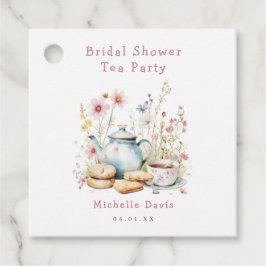 Bröllopsdusch téparty med blomstermotiv gåvor etiketter