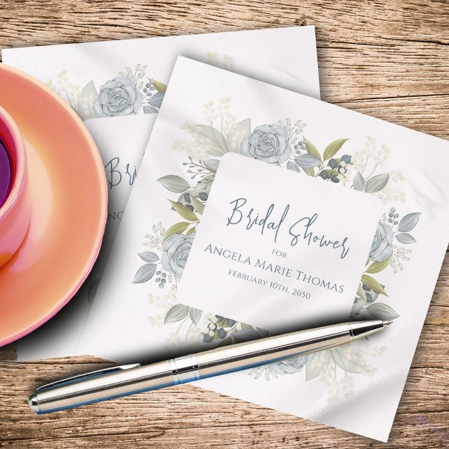 Bröllopsfest Elegant Kalligrafi Blå Blommor Pappersservett (Blue floral Bridal Shower Napkins with stylish calligraphy script. )