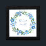 Bröllopsfest för Blommigt av monogrammad blå Gult Minnesask<br><div class="desc">Monogram den här vackra lådan med blått och gult blommigt för kranssmycken för brudens sida och budens mamma samt mor i brudgummen.</div>