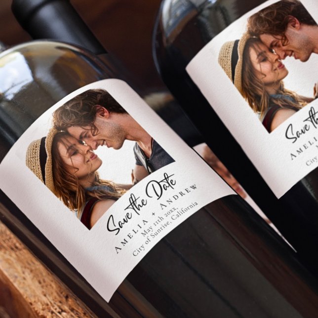 Bröllopsfoto Spara datum Minimalistisk Vinflaska Etikett (Unique Wedding Save the Date Wine Label custom with photo)