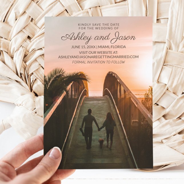 Bröllopsfoto Vertikal Webbplats Spara Datumet (Wedding photo Save the Date photo card)