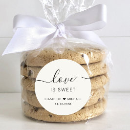 Bröllopsgåva Love Is Sweet Cream Runt Klistermärke