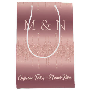 Bröllopsgåva påse i roséguld med eget namn och bok